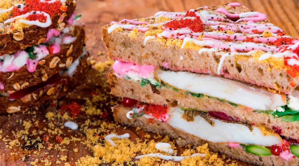 Club sandwich με λαβράκι