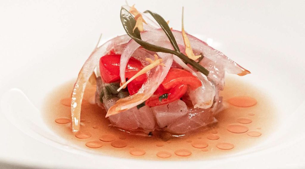 Ceviche di ricciola alla greca